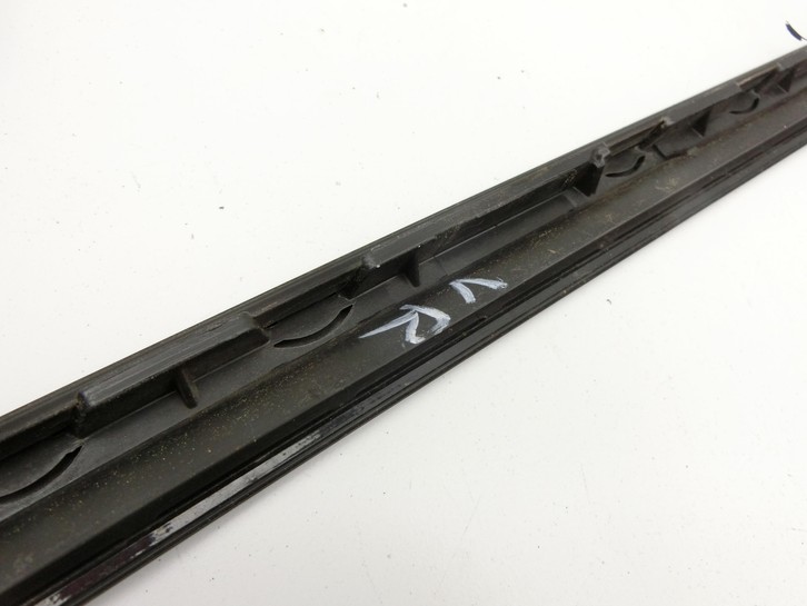 BMW F11 520d 10-13 Kombi Zierleiste Dachleiste Dach Rechts BMW F11 520d 10-13 18.05.2012 7362464 51137362464 gebraucht Vorschau 4