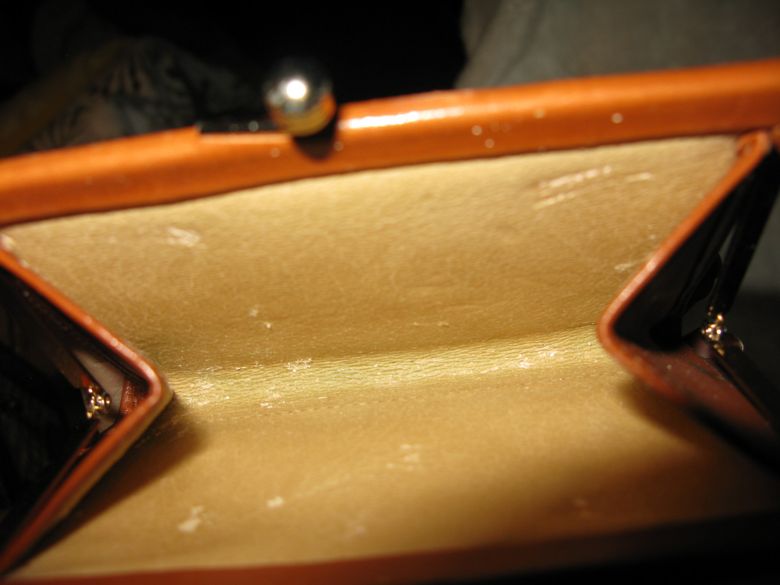 VINTAGE DOONEY BOURKEBLACK/BRITISH/TAN PEBBLE AWL LEATHER KISS-LOCK C/C WALLET