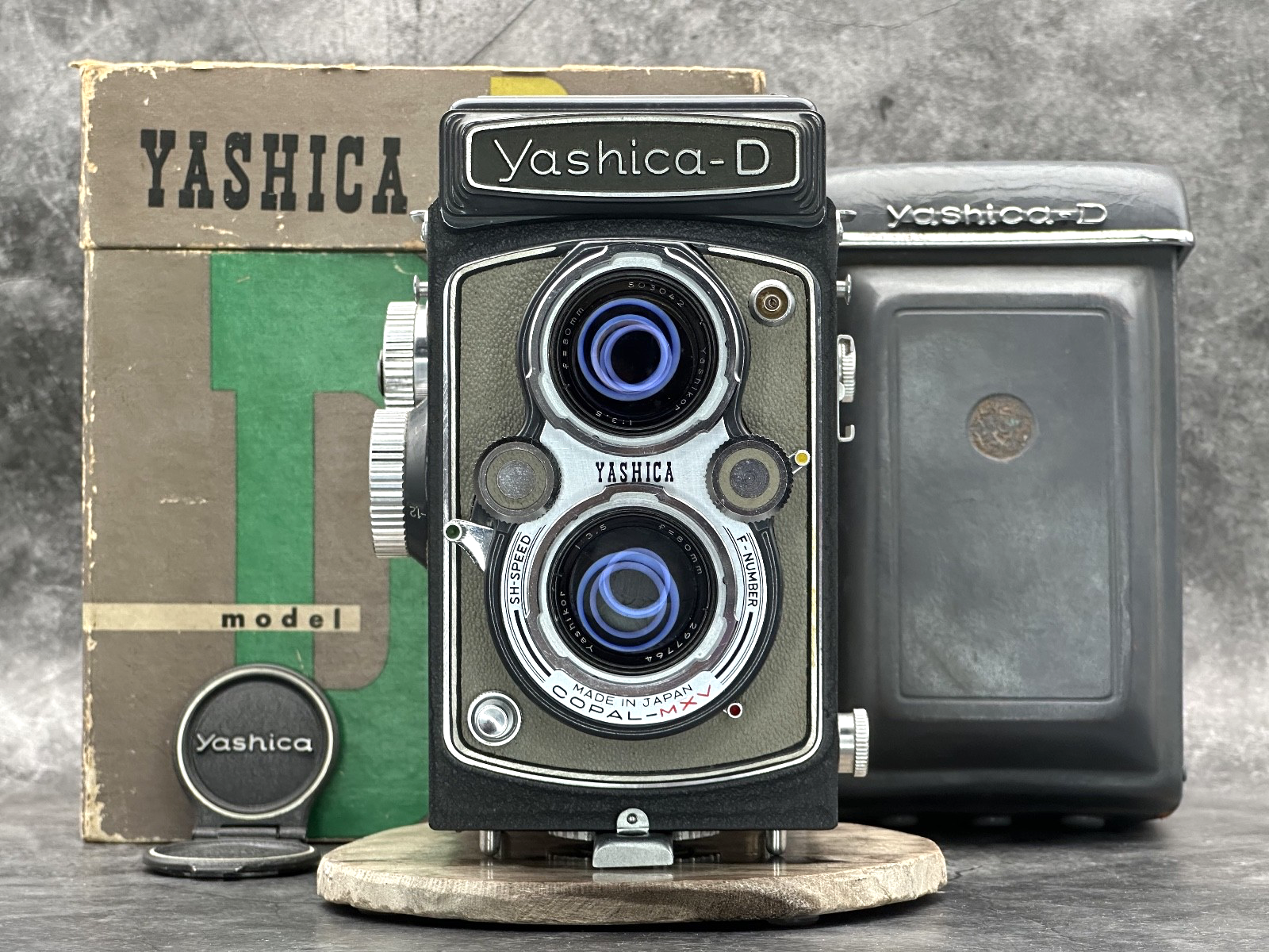 MINT in BOX] YASHICA D TLR Film Camera w/Case, Cap from