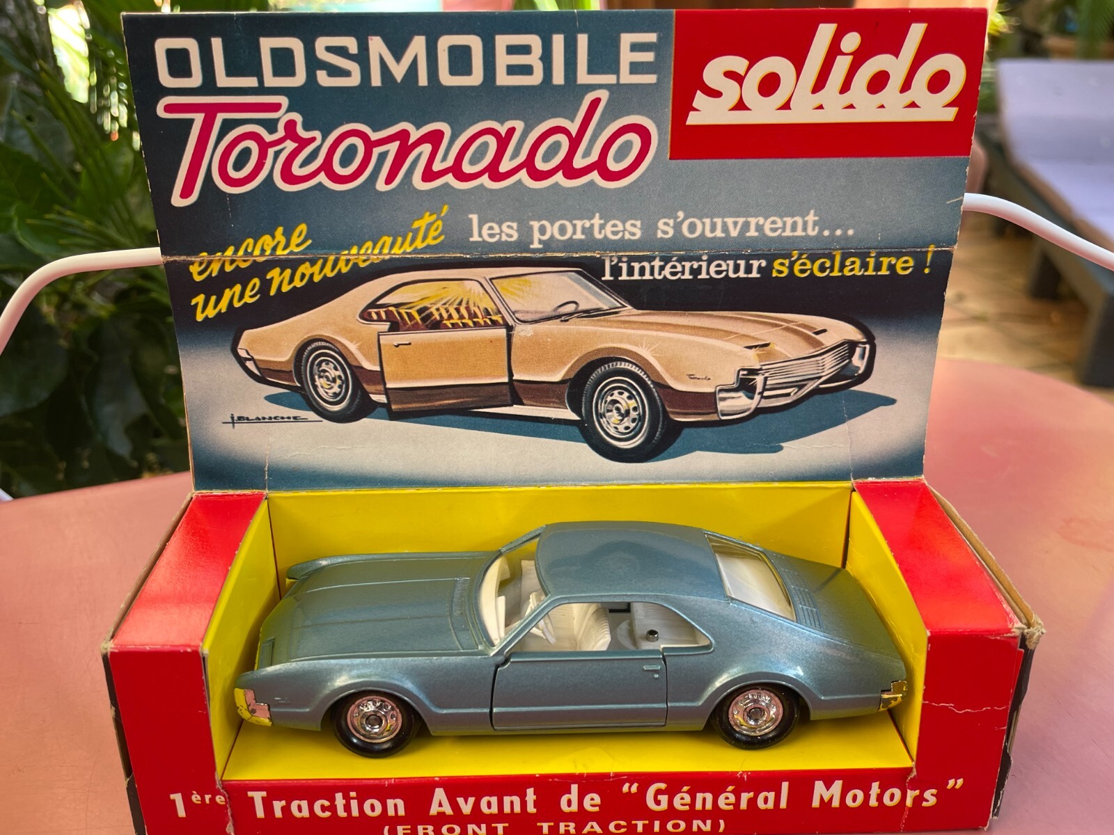 ミニカー Dalia Solido NO.8 SEAT 1500 NO.9 RENAULT Solido 1:18 Renault 8 Gordini 1300 year 1967 blue S1803604