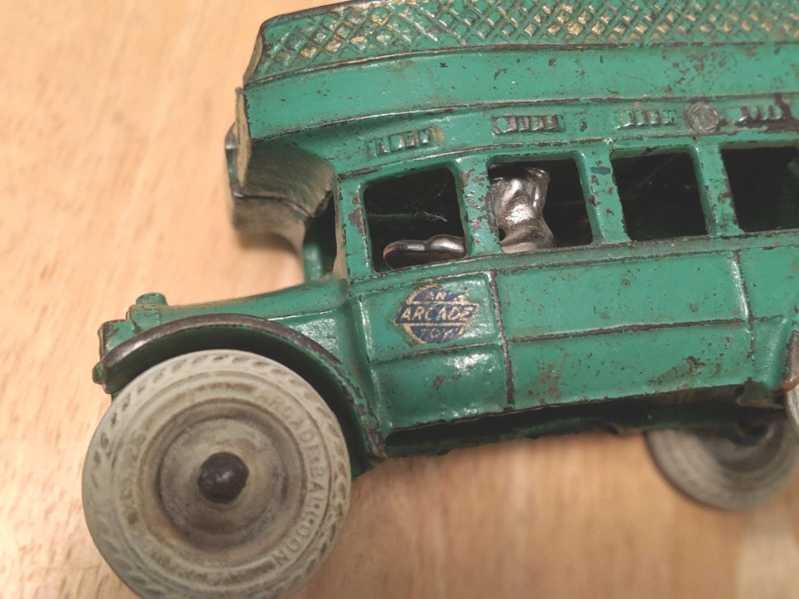 Embossed ARCADE DOUBLE DECKER BUS w Driver & 3 Passengers - Cast Iron w Sticker