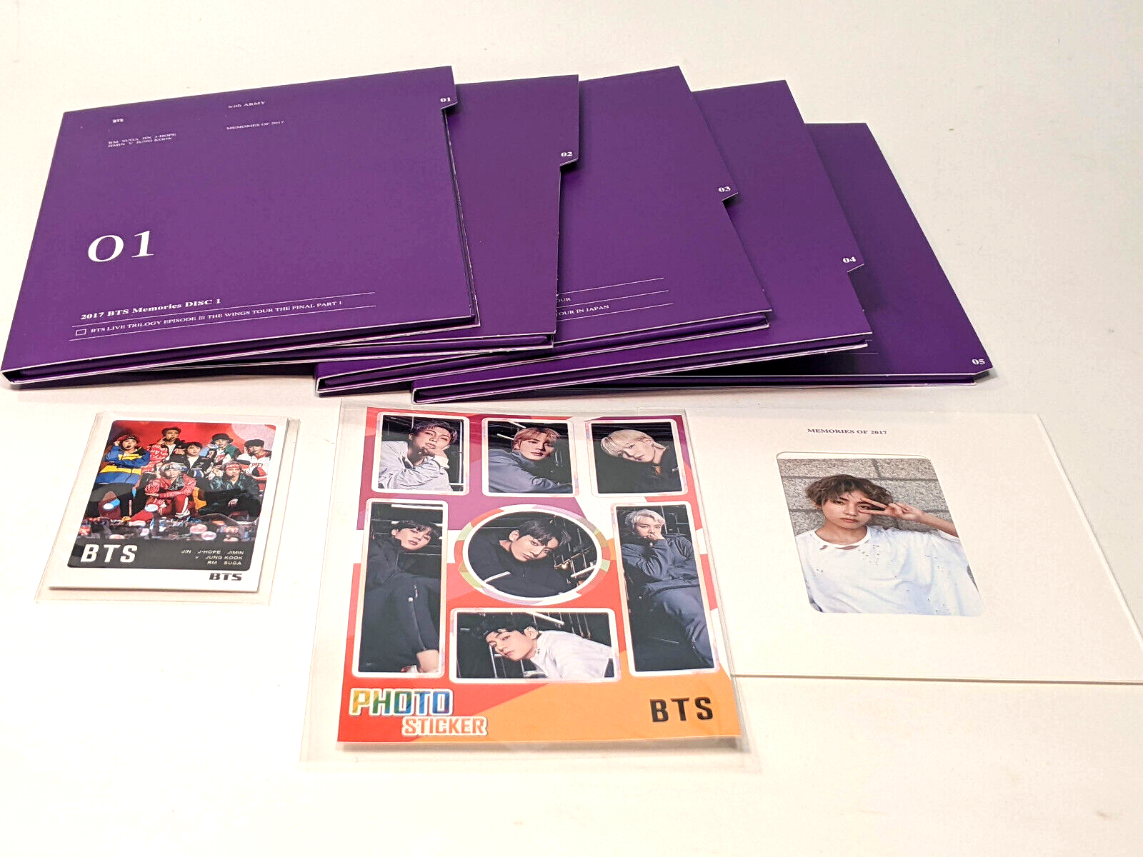 防弾少年団(BTS) - BTS memories 2017 Blu-ray BTS Blu-ray MEMORIES OF 2017 w/ Photocard V taehyung tae