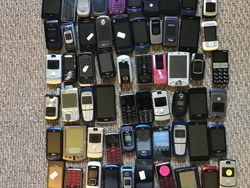 80 Cell Phone Scrap Lot Parts Repair Gold Android 16lbs Flip Smartphone Vintage