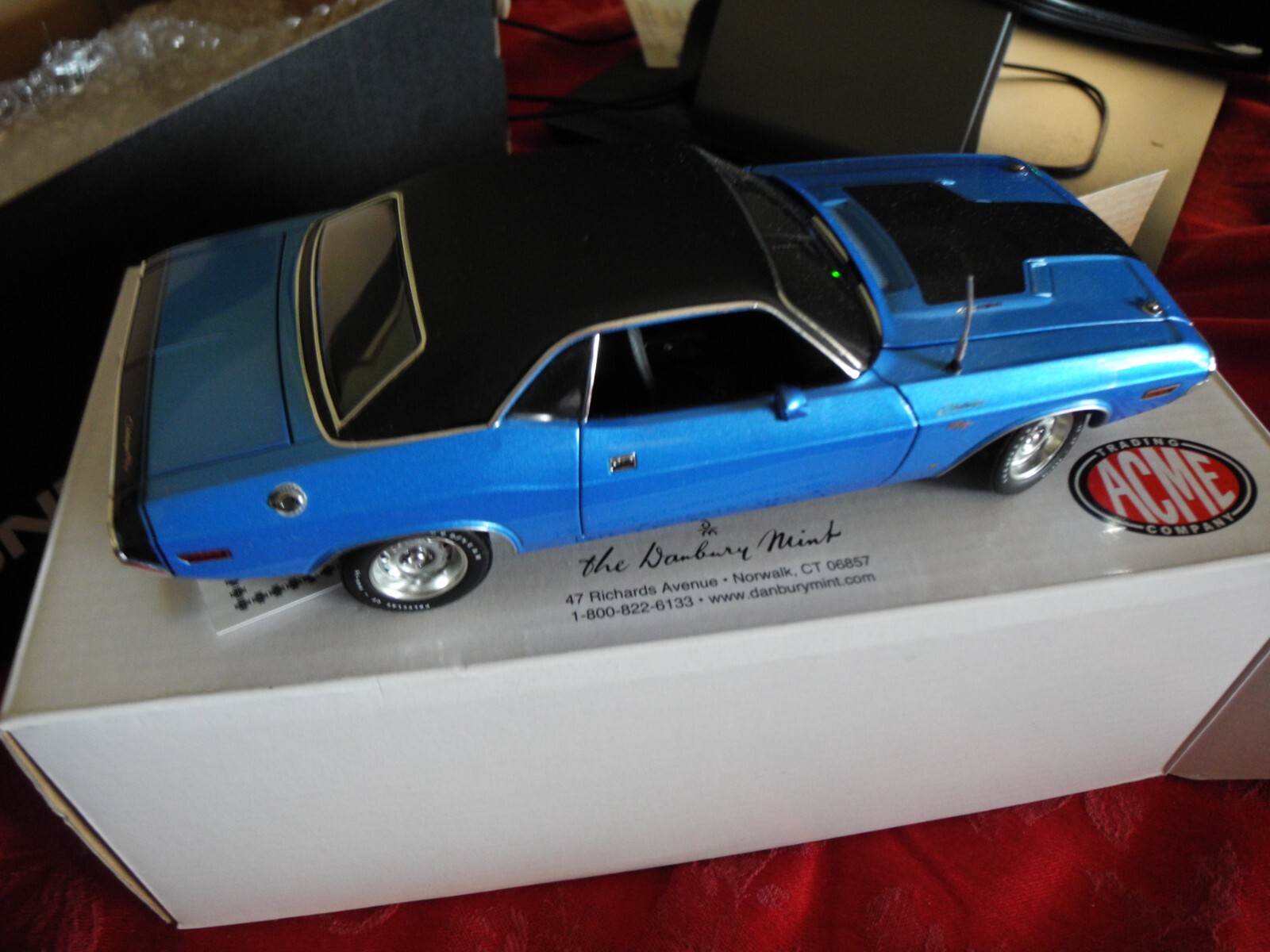 SUPER RARE DANBURY MINT / ACME 1970 Dodge Challenger R/T, 1