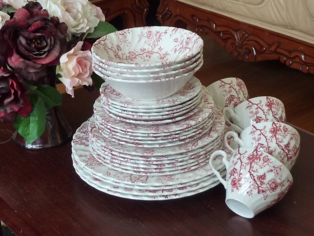 OLD BRADBURY Pink Red Johnson Bros Stoke on Trent 29pc OLD BRADBURY Pink Red Johnson Bros Stoke on Trent 29pc