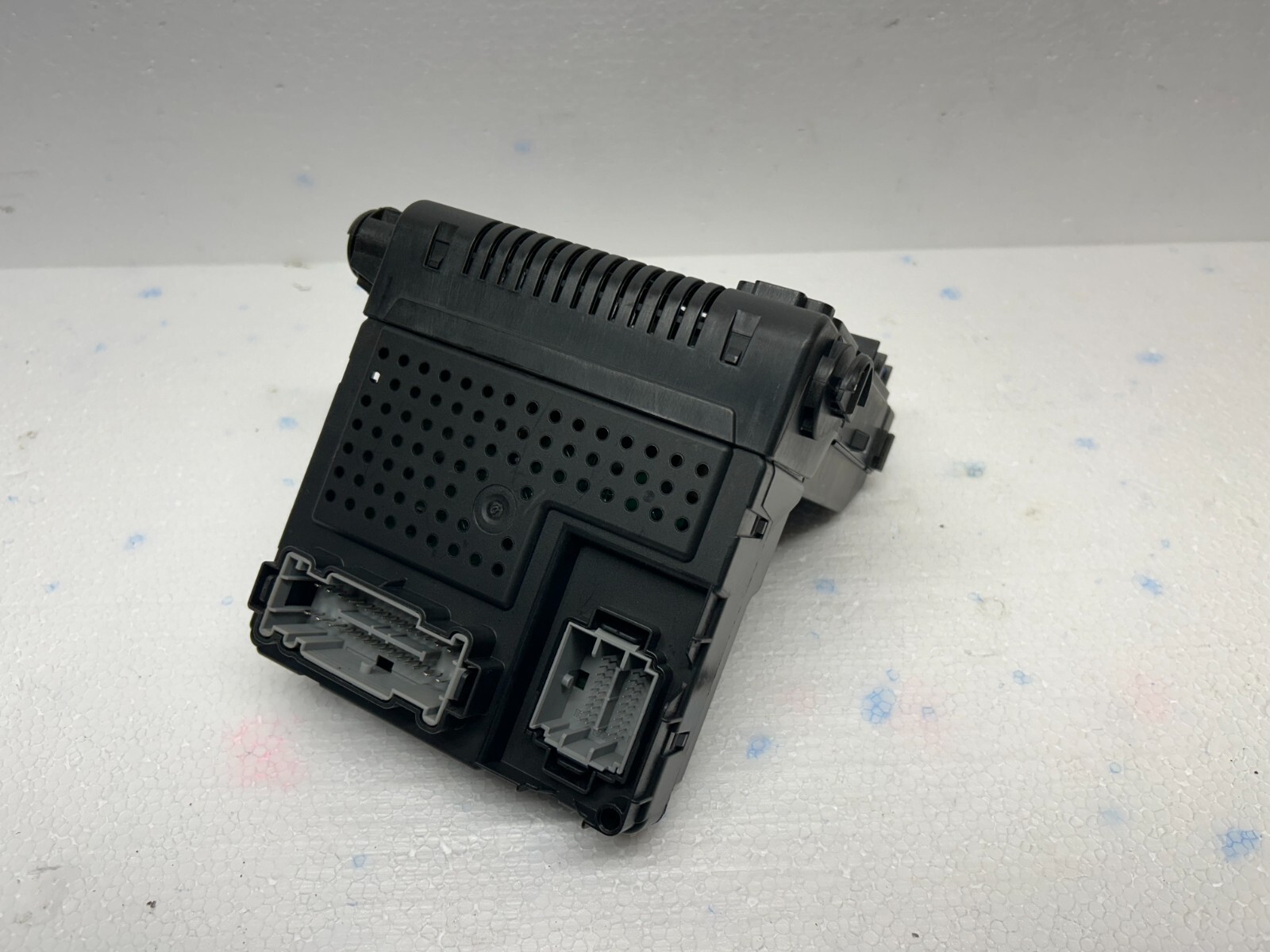 2006 VOLVO S60 V70 XC70 CEM MODULE FUSE BOX 30786889