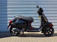 Piaggio Vespa GTS 300 Super