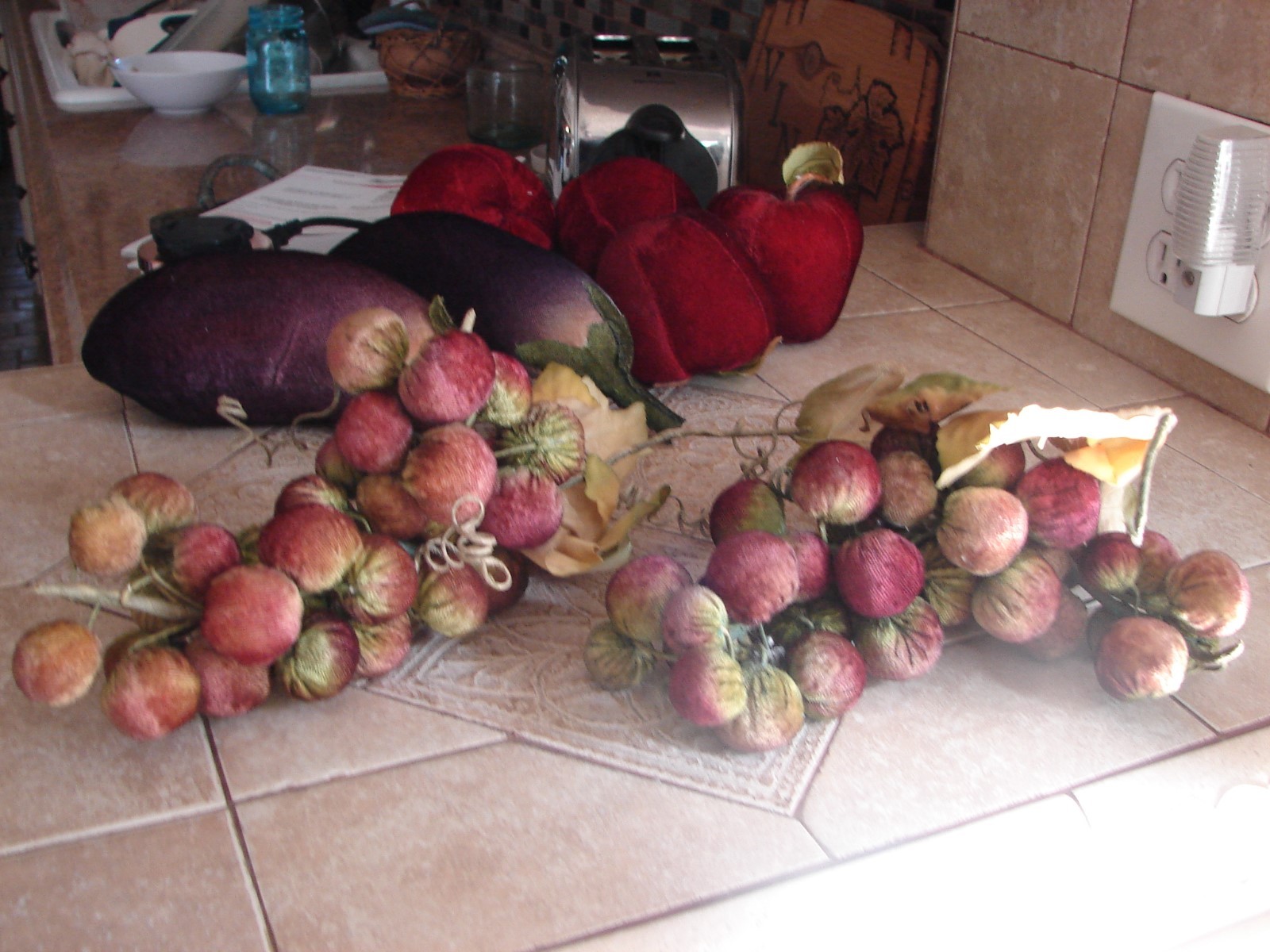 VINTAGE LOT OF VELVET HANDMADE FRUIT GRAPES,EGGPLANT,APPLES DECORATIVE