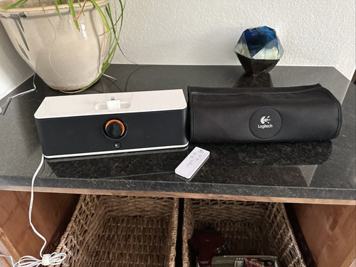 Logitech ブラック デジタルオーディオ機器　iPod スピーカー　ラジオ 41w5hN+fV-L._AC_SY200_QL15_.jpg