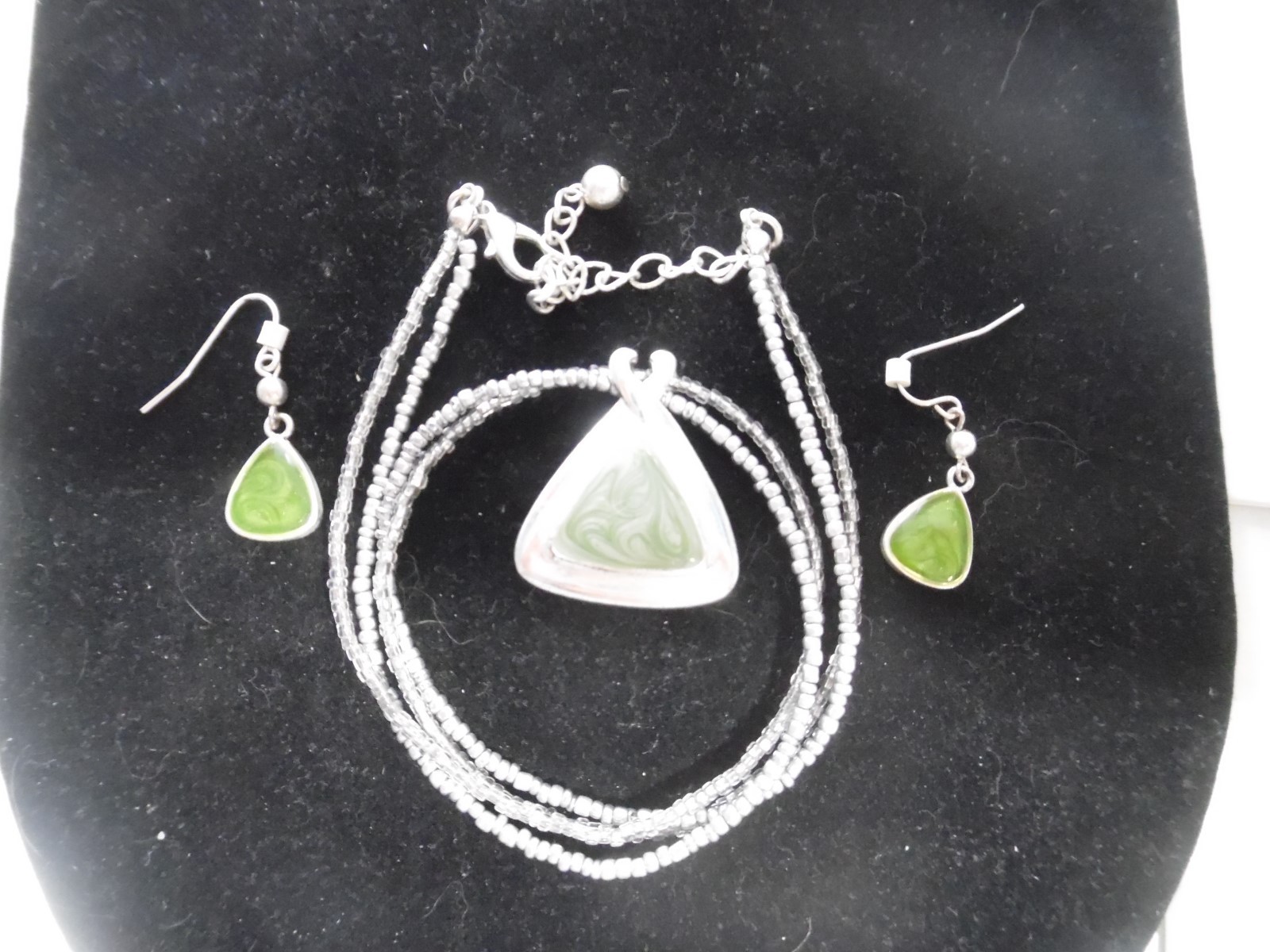 Fashion  Necklace Set Green Triangle Silver tones Wire Hook earrings NVA-203