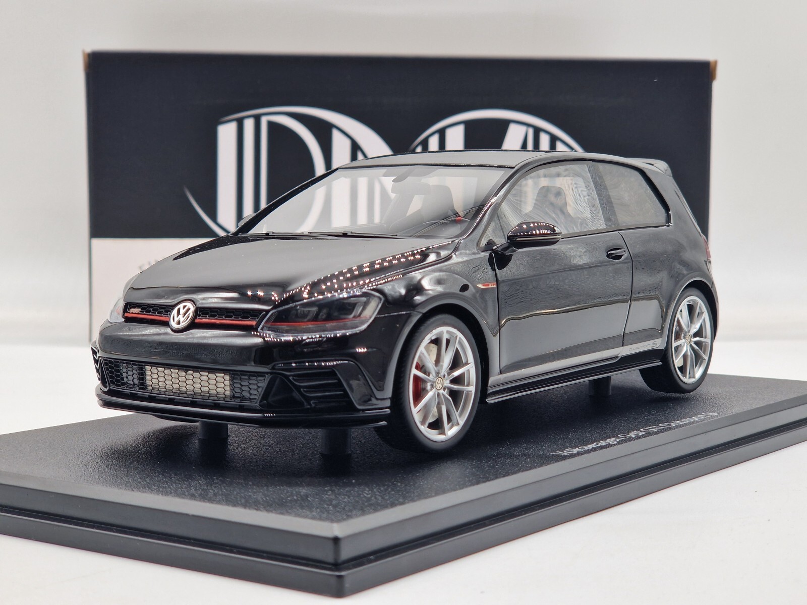 1/18 フォルクスワーゲン ゴルフ　GTI VW GOLF MKII GTI 1984 Dark Red Metallic MCG18391 1:18