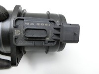 VW Touran II 5T 15-24 TDI 1,6 81KW Luftmassenmesser VW Touran II 5T 15-24 14.12.2015 04L906461B 5WK98102 gebraucht Vorschau 4
