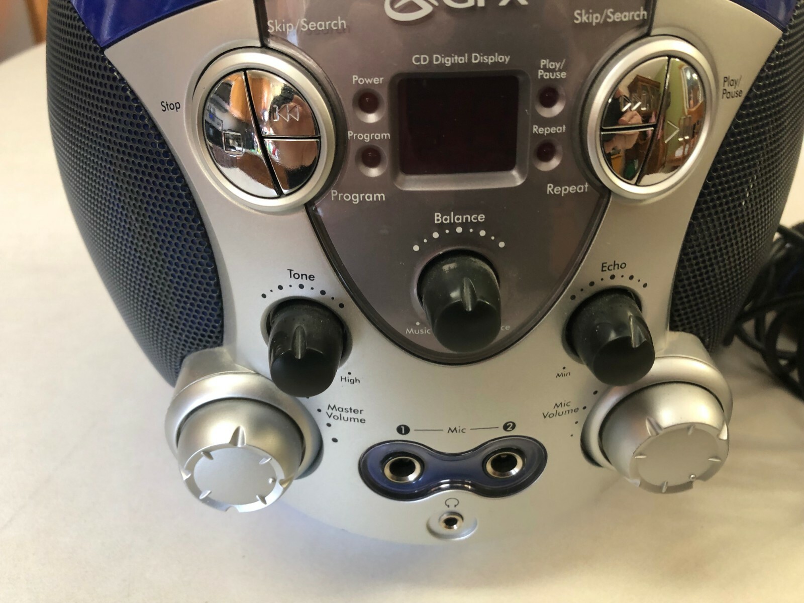 GPX Karaoke Party Machine CD & CD + G Disc Player Mic