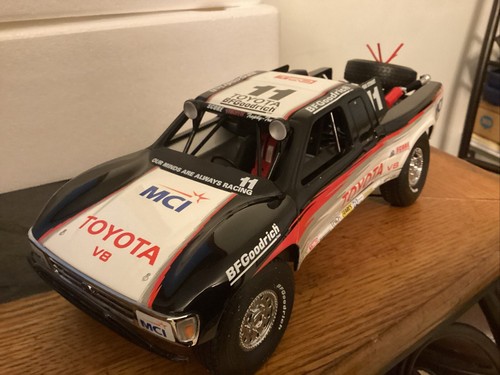 AUTOart トヨタ TOYOTA TROPHY-TRUCK 1:18 TOYOTA TROPHY TRUCK AUTOART 1/18 - YouTube
