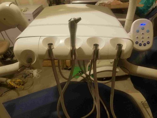 ADEC 511 DENTAL CHAIR W/ DELIVERY UNIT, ASSISTANT ARM & LIGHT~2006