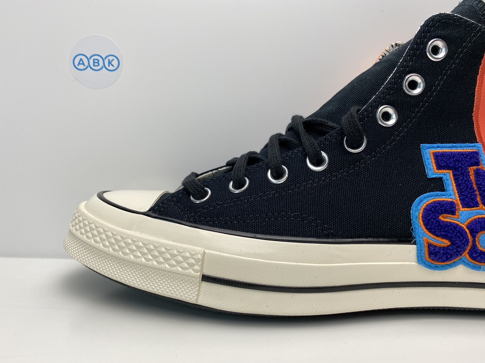 lebron james chuck taylor