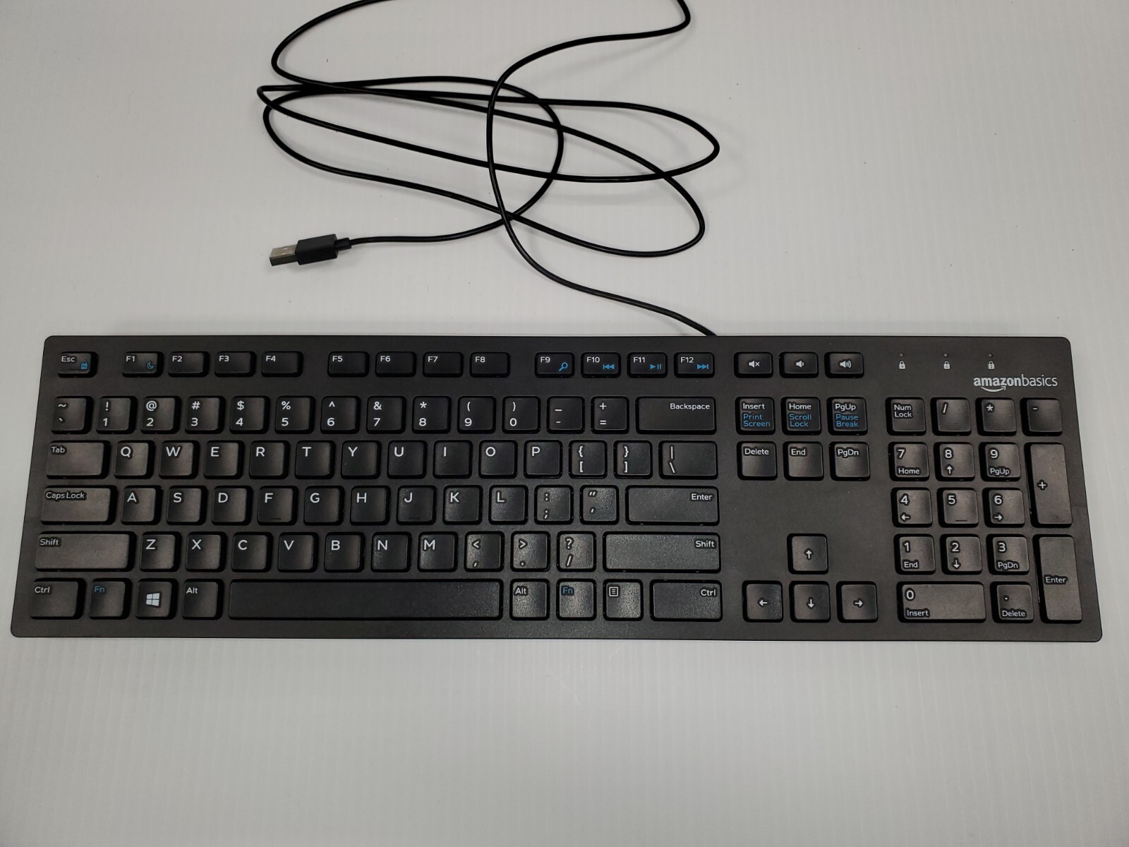 AmazonBasics Keyboard Keyboardi