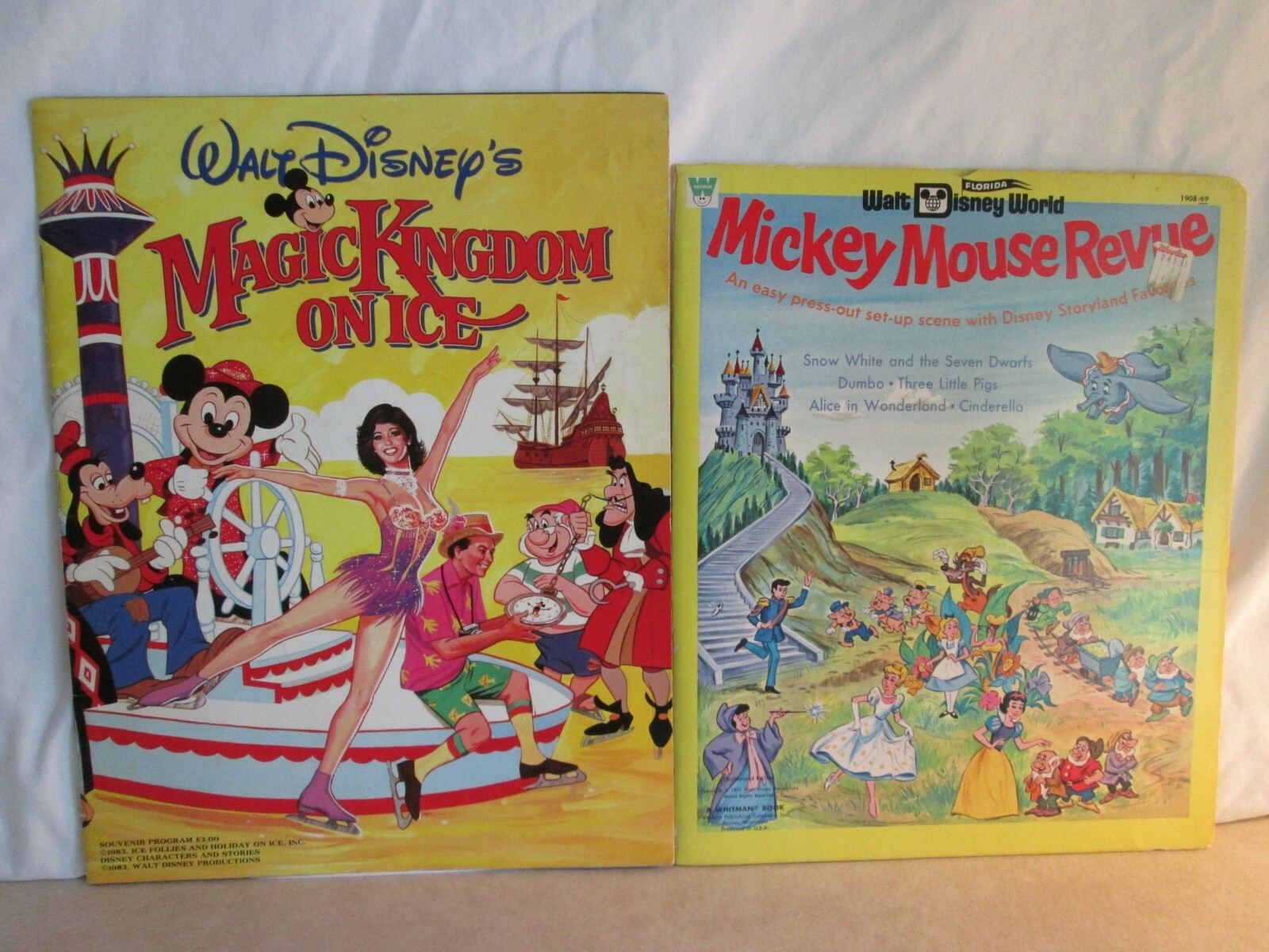 1971-1 Walt Disney Mickey Mouse Revue Press-Out Scene Book