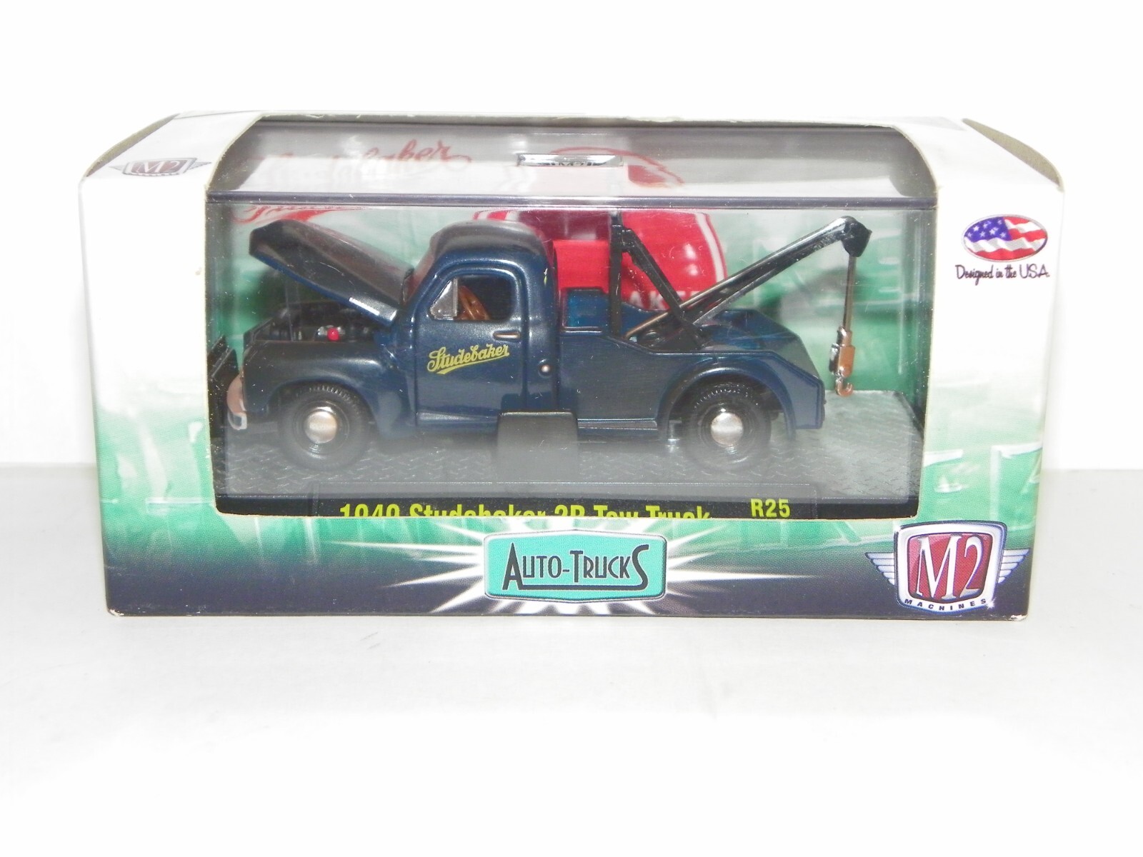 M2 Machines Boxed 1949 Studebaker 2R Tow Truck dk blue R25