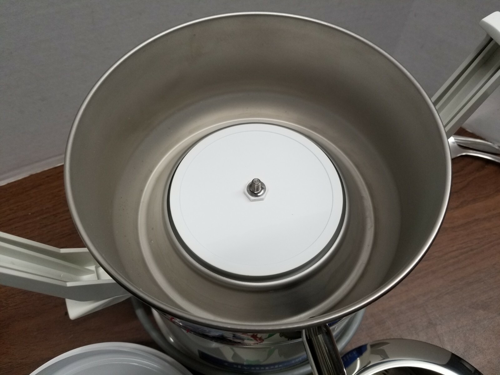 Olympic Omega Model 1000 Centrifugal Juicer - no pusher -