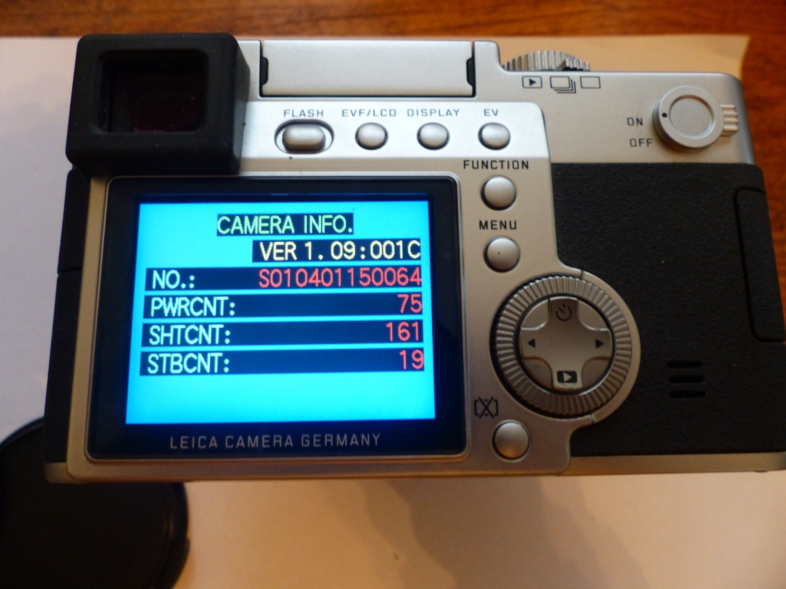 LEICA DIGILUX2　VARIO-SUMMICRON（難あり）元箱付き Leica Digilux 2 Digital Camera