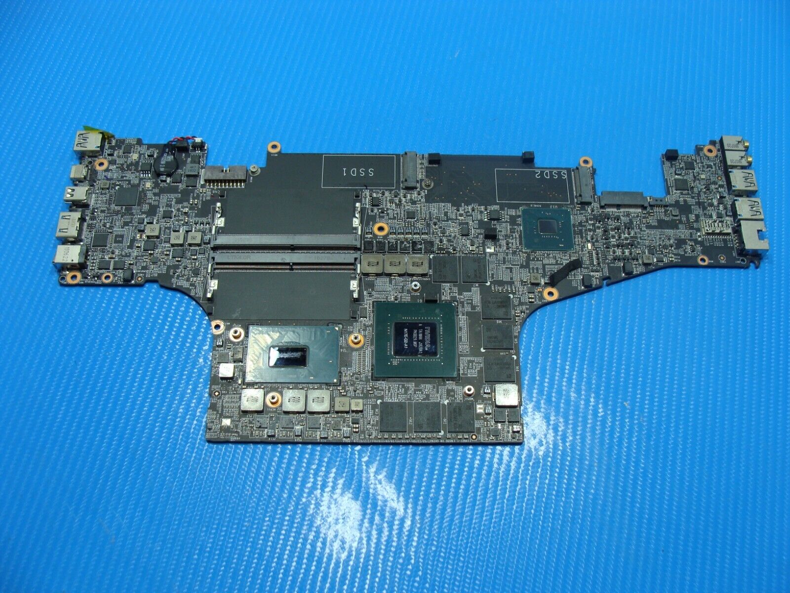 MSI GS65 Stealth Thin 8RF 15.6 MSI GS65 Stealth Thin 8RF 15.6