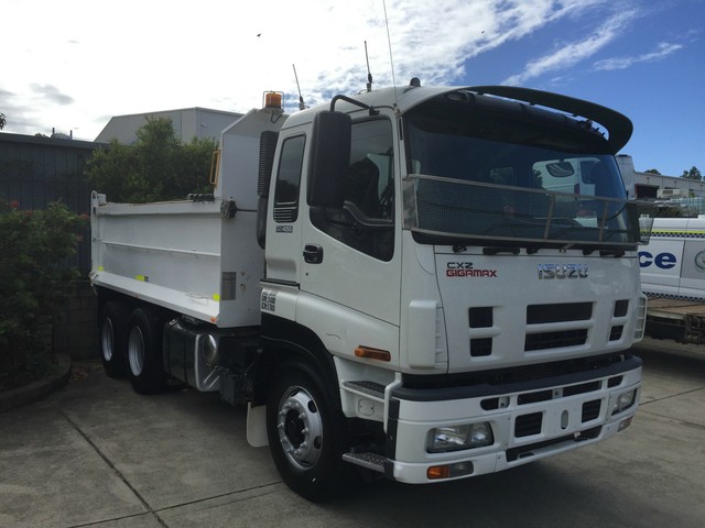 Isuzu giga самосвал