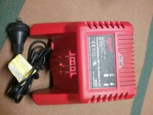 MILWAUKEE BATTERY CHARGER 28VOLT | Power Tools | Gumtree Australia
