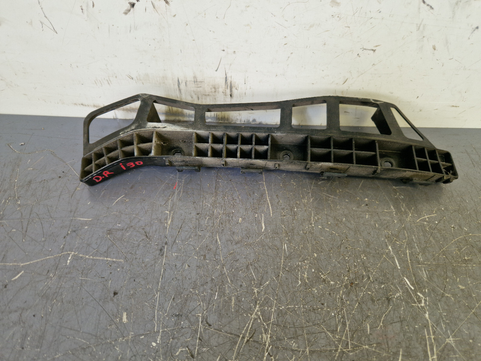 2007-2012 Hyundai i30 1.4 Petr DRIVER RIGHT REAR BUMPER BRACKET MOUNT 866162R000