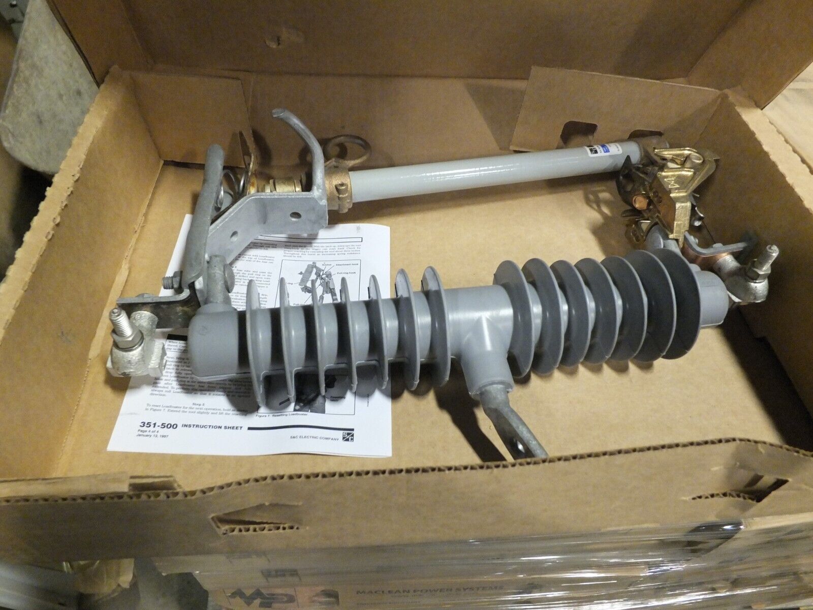 S & C ELECTRIC TYPE XS OVERHEAD FUSE CUTOUT 8942R1-P-M90 S & C ELECTRIC TYPE XS OVERHEAD FUSE CUTOUT 8942R1-P-M90