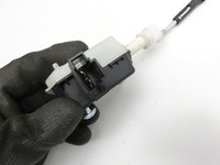VW Touran 1T 06-10 Tankdeckel Stellmotor Tankklappenmotor VW Touran 1T 06-10 06.08.2007 1T0810773A 1K5959782 gebraucht Vorschau 2