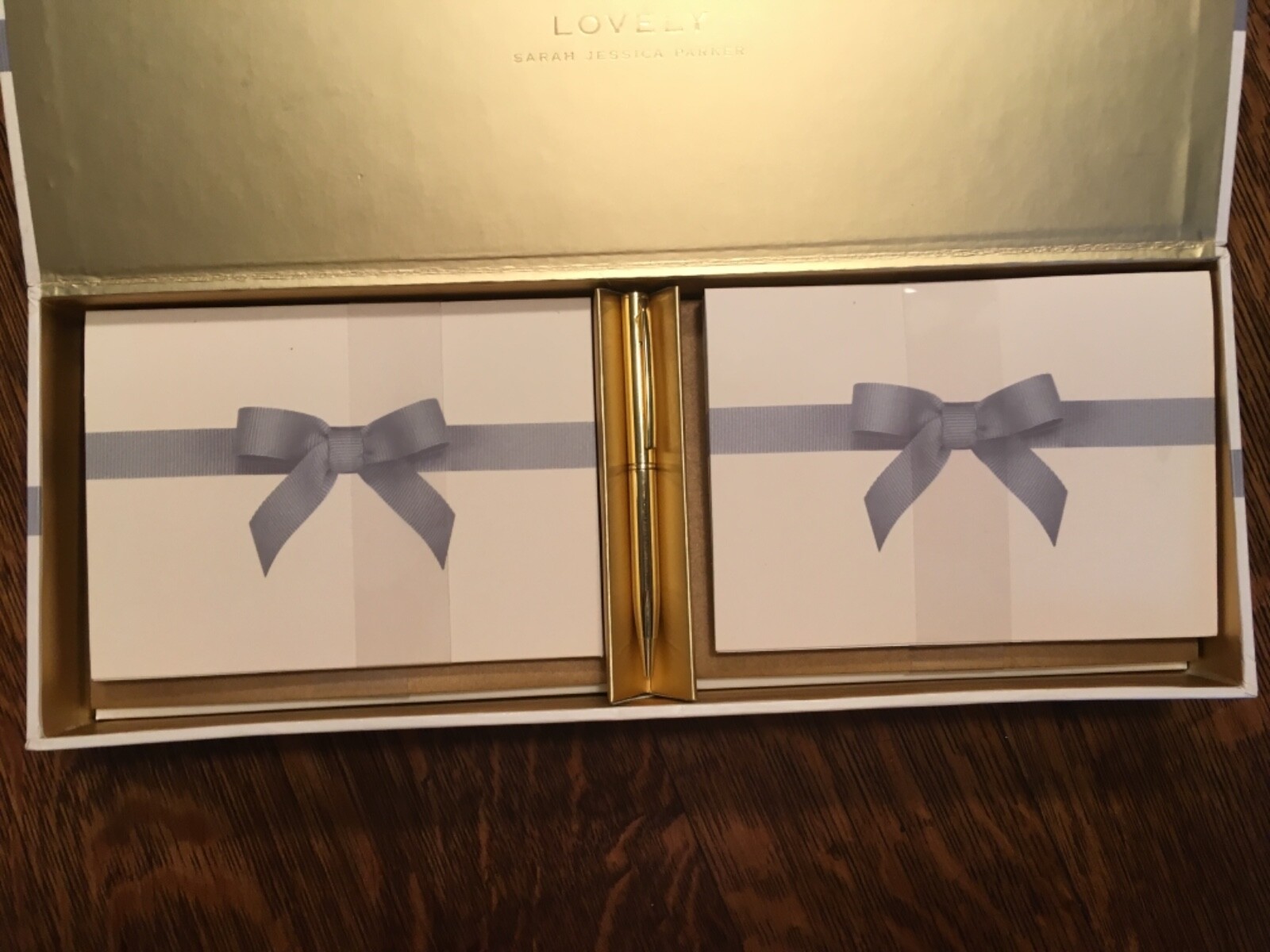 Sarah Jessica Parker Lovely Stationery Set of 14 Note cards,Envelopes ,Pen Gift