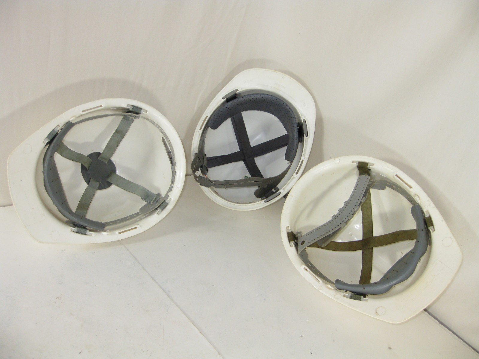 3 Hard Hats 1 Med V-Gard & 2 1J121 Willson White