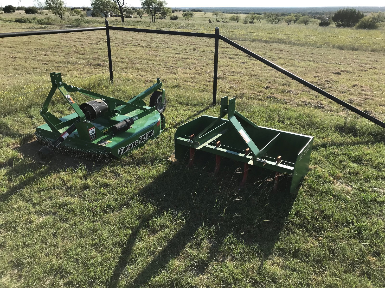 2016 John Deere 1025R Tractor with Loader, Shredder, and box blade < than 20 hrs