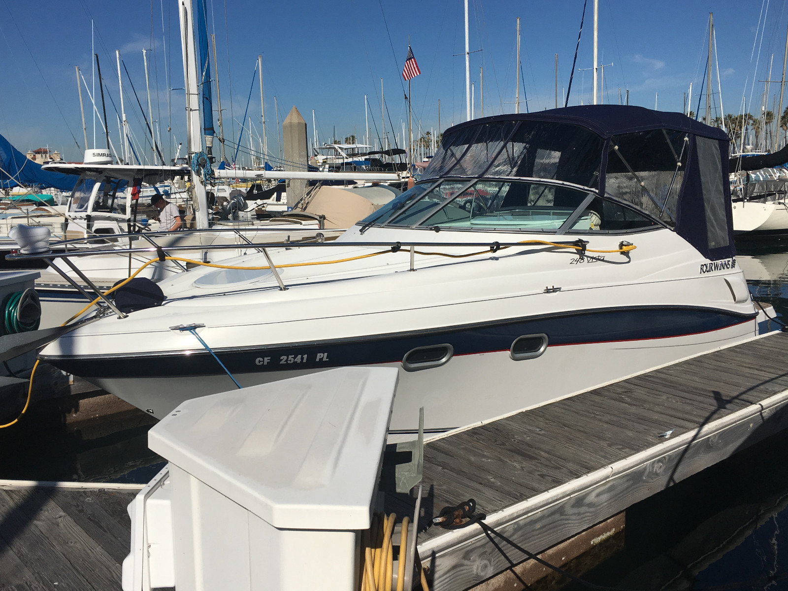 Four Winns 248 Vista W/ Trailer. Turn key, like new. Bristol condition!