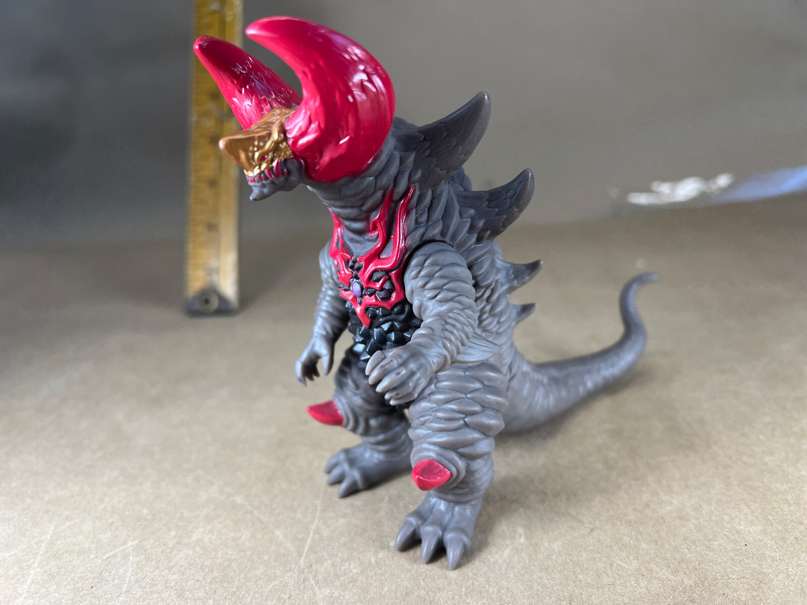 DIDDOの怪獣 ウルトラマンシリーズ シルバー Amazon.com: BANDAI Ultra Monster DX Destrodos : Toys & Games