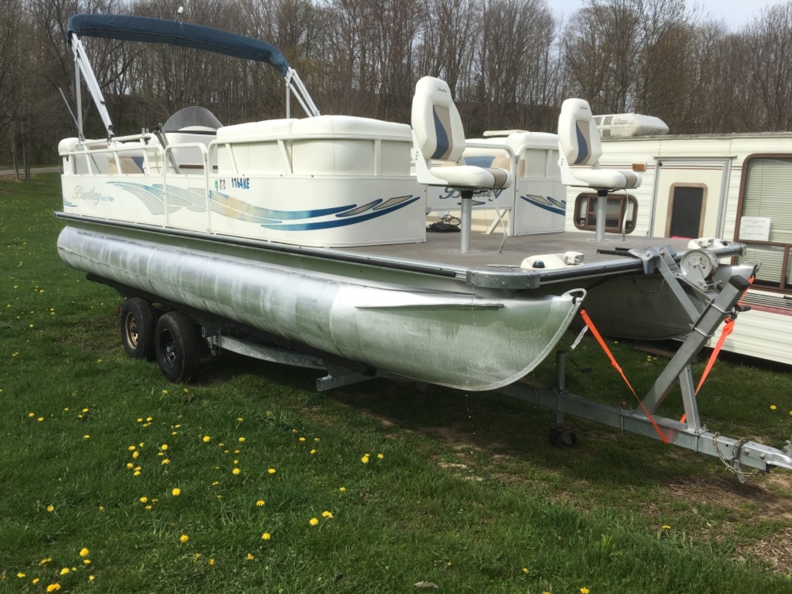 2008 Bentley 243 Fish Pontoon boat 24’ NICE