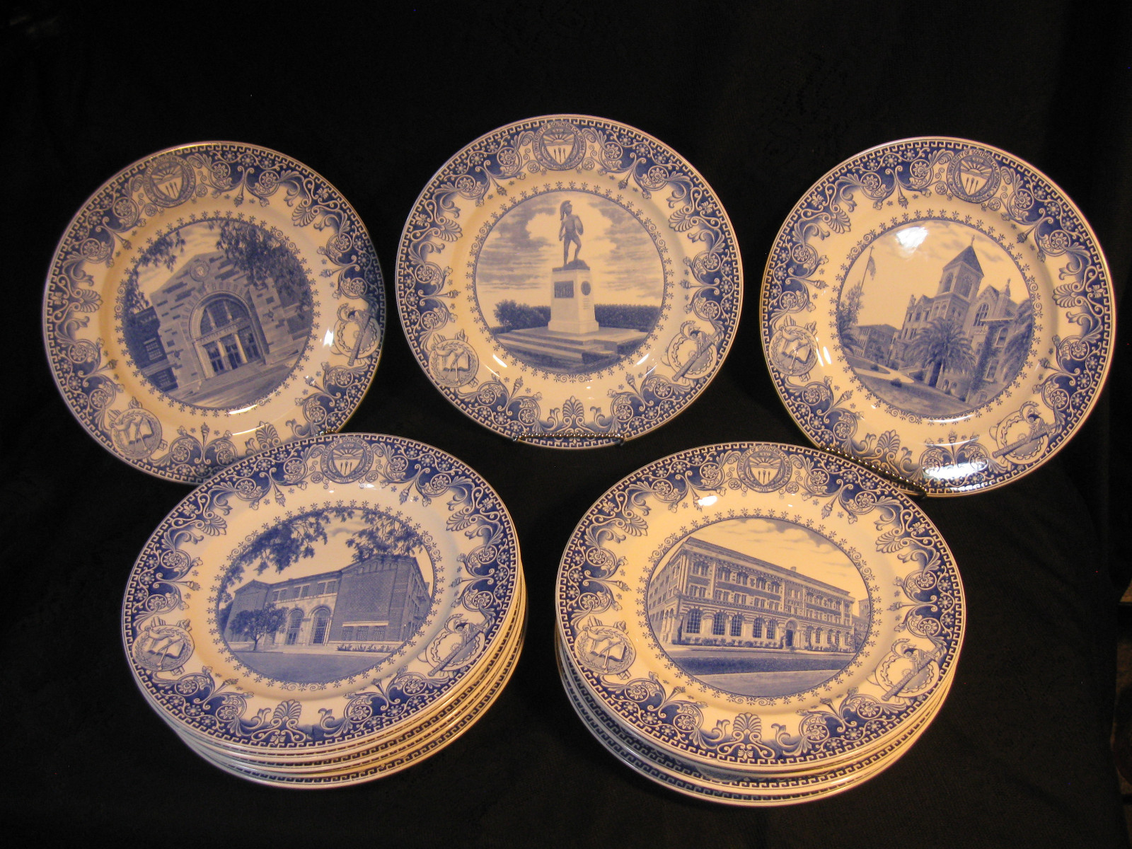 RARE FIRST EDITION SET 1933 USC WEDGEWOOD PLATES MADE IN ENGLAND