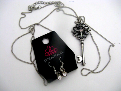 Paparazzi Get It On Lock Silver Necklace Earrings Key Pendant