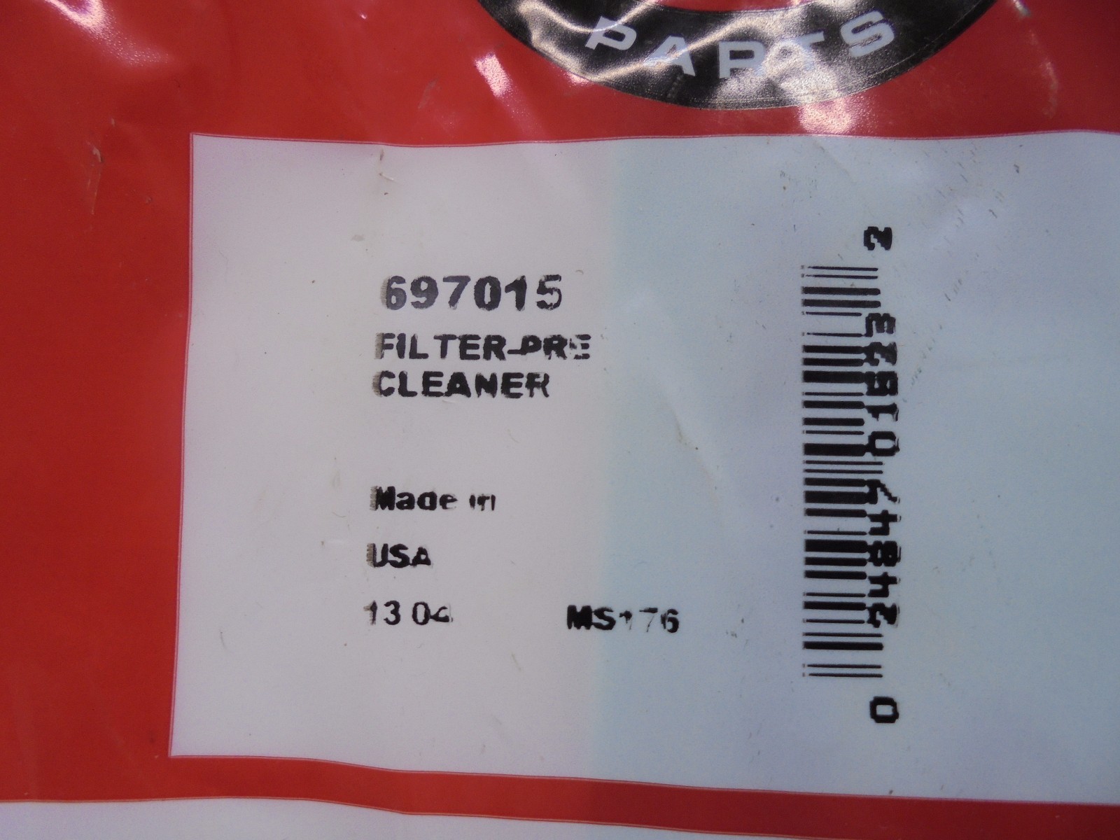 New NOS OEM Briggs & Stratton  #697015 Filter Pre-Cleaner