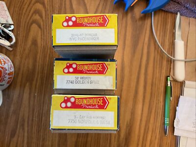 roundhouse ho scale box cars  ( 3 )