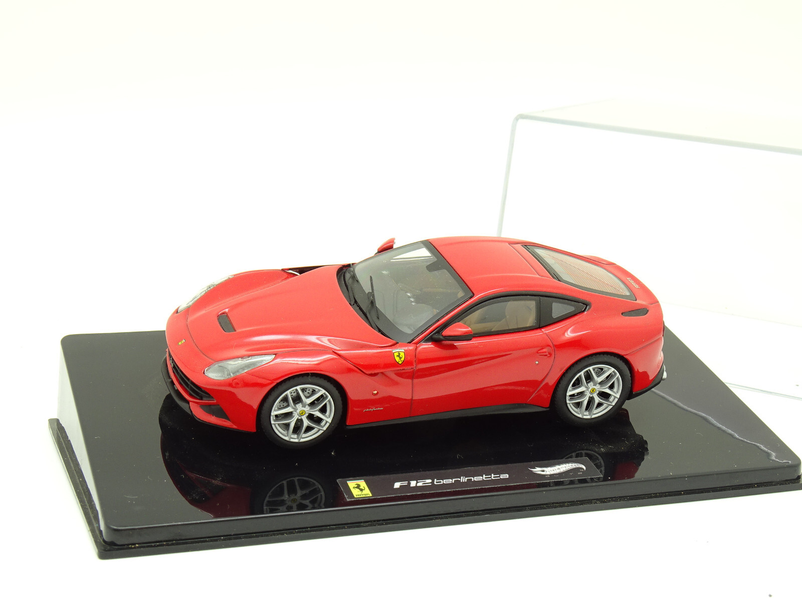 フェラーリ ホットウィール　F12 berlinetta 1:43 Ferrari F12 Berlinetta Yellow Elite Edition 1/43 Diecast Car