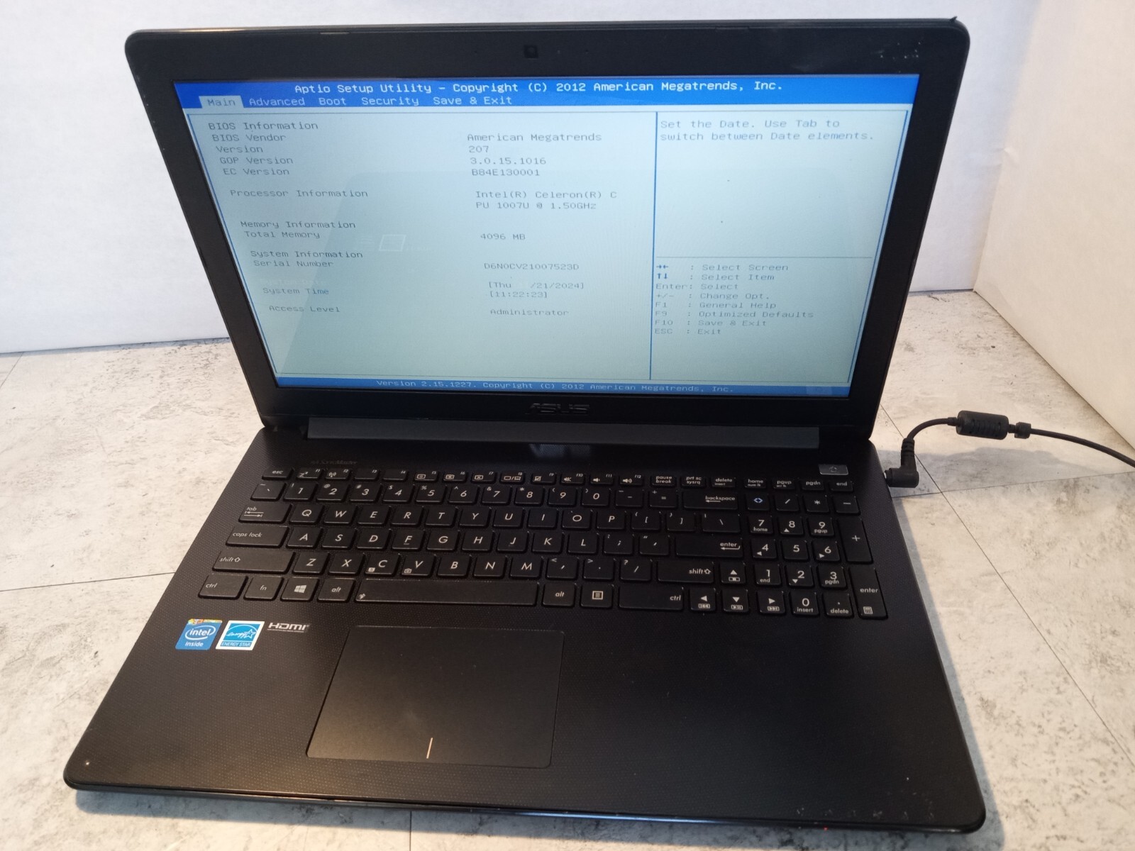 ASUS X550C ノートパソコン ASUSノートPC（X550CC）のキーボード交換 - パソコン修理