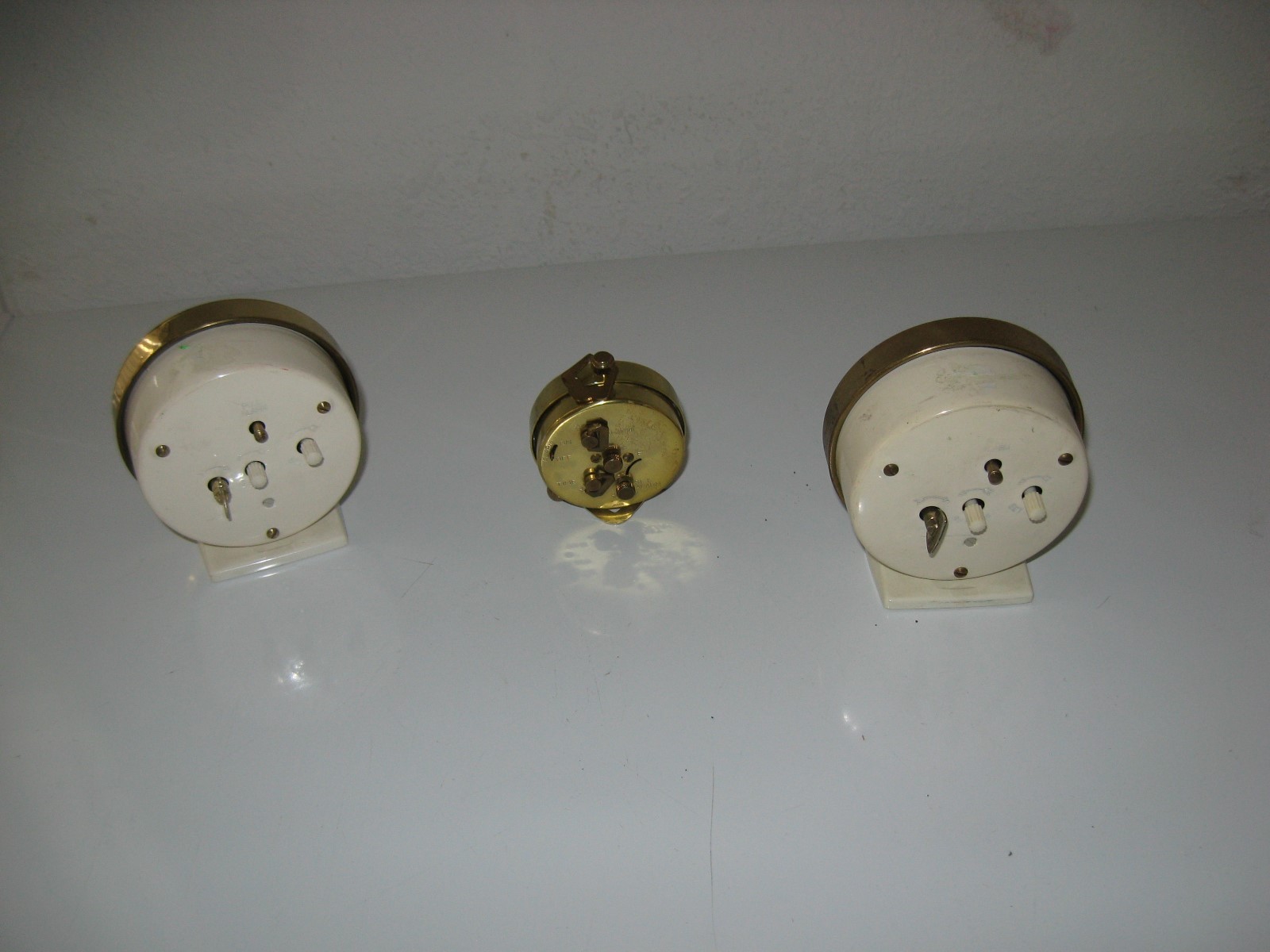 3 CLOCKS 2- WORK 1 NEEDS FIXING TRADITION EQUTY ELGIN