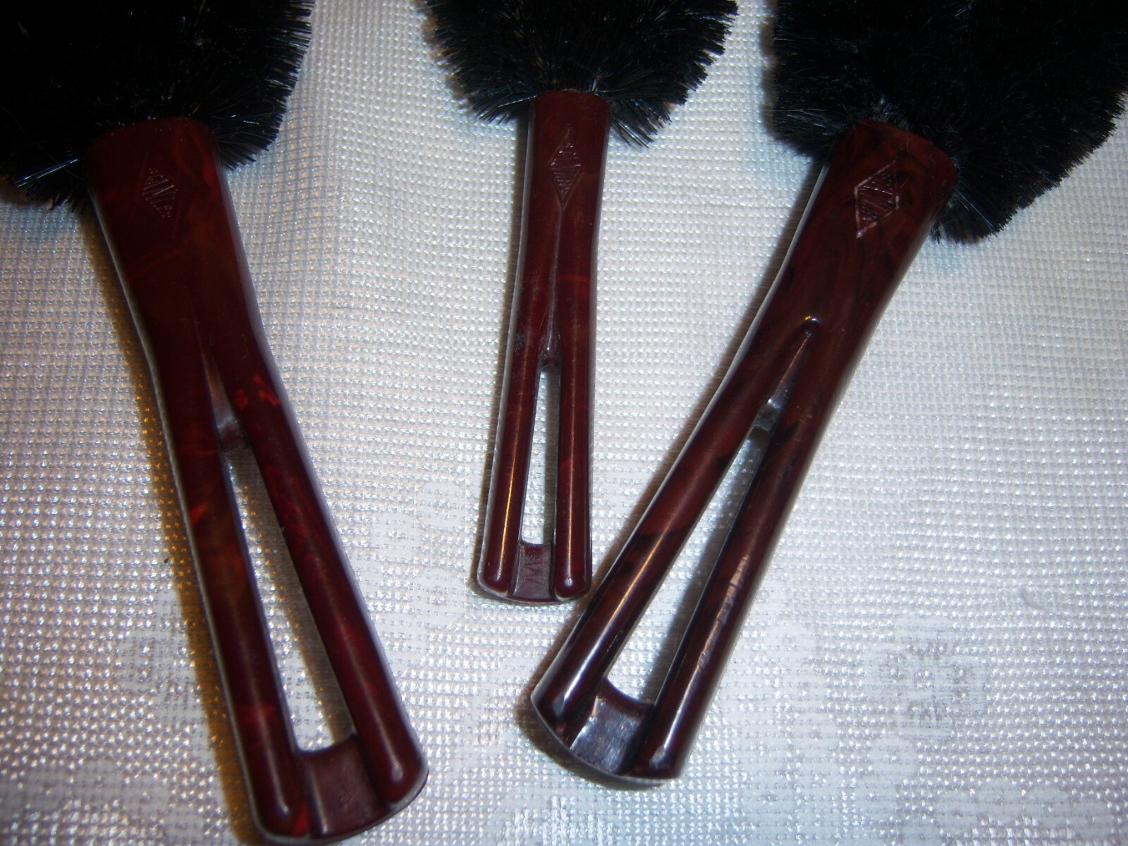 VINTAGE LOT OF 3 STANLEY BRUSHES RED/BROWN BAKELITE HANDLES 2 lg 1 Mini