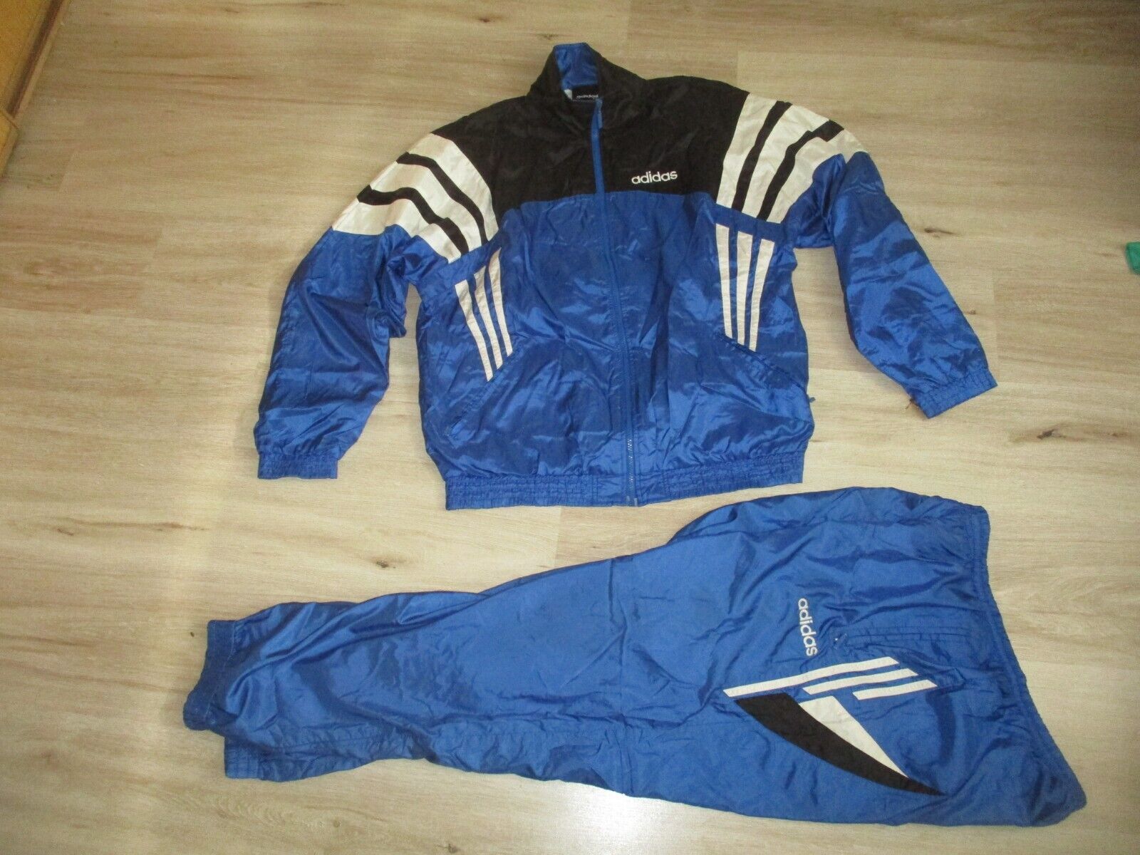 ADIDAS tracksuit vintage retro oldschool sweatshirts ADIDAS tracksuit vintage retro oldschool sweatshirts