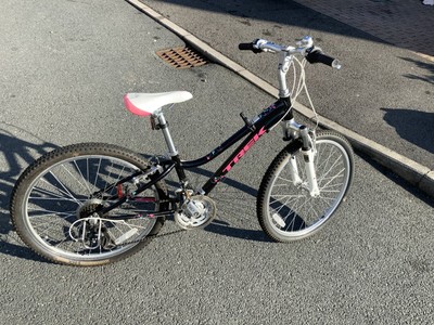 GIRLS BIKE TREK MT220 24" WHEEL 21 GEAR SERVICED GOOD CONDITION 6-12YRS