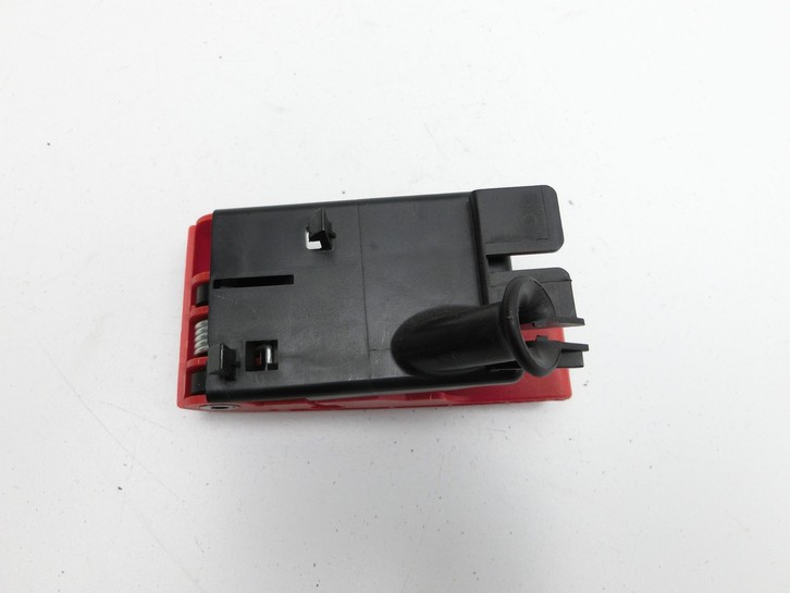 Mercedes W176 A180 15-18 Hebel Entriegelung für Motorhaube Mercedes W176 A180 15-18 19.10.2016 gebraucht Vorschau 3