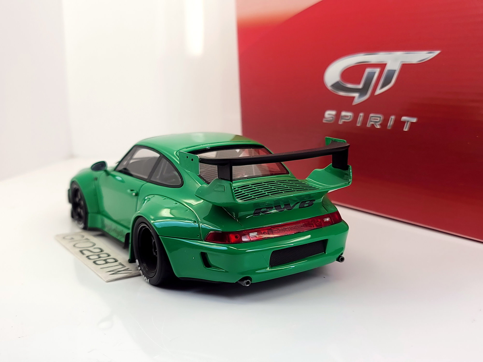 RWB993オリーブグリーン 1/18 GT Spirit 1:18 scale Rauh-Welt RWB 993 Green (GT074) from