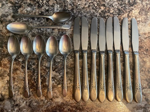 Wm Rogers 15 silver Plated flatware Silverware.8 Knives 7 Spoons